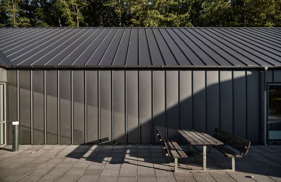 Sanierung der Skørpinger Schule mit Stahlprofilen, Skørpinger Schule, Himmerlandsvej 59, 9520 Skørping, Dänemark